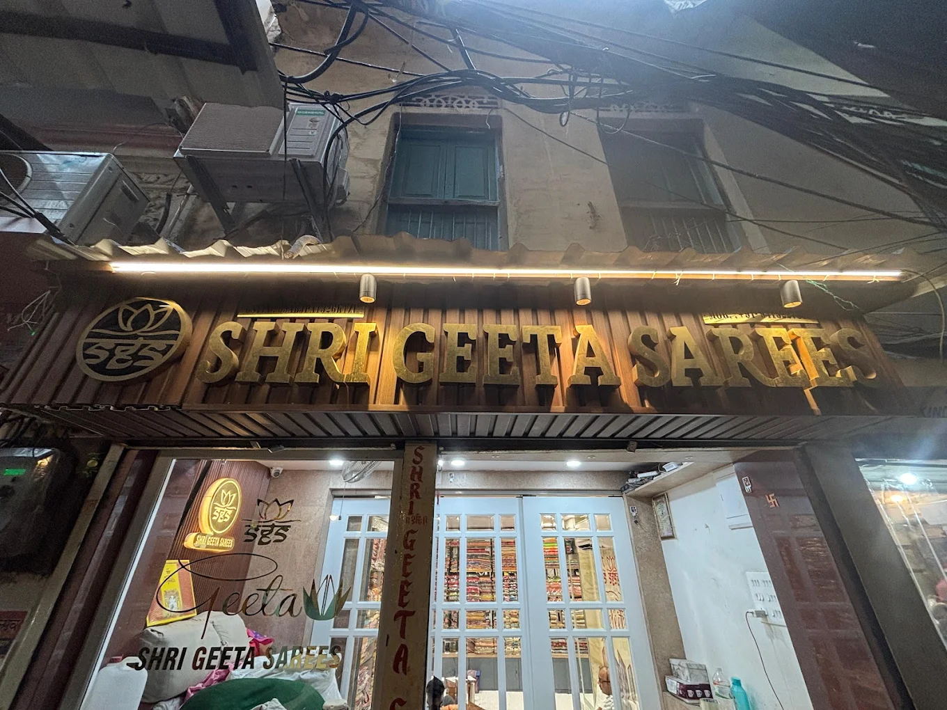 Shri Geeta Sarees Storefront